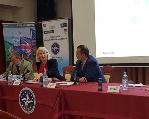 DONIKA EMINI FOLËSE NË SEMINARIN BALKAN SAYS